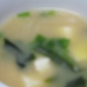白菜と豆腐とワカメのお味噌汁